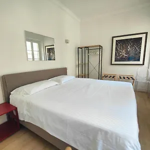 santandrea-charme-apartments.italymilanhotels.net/